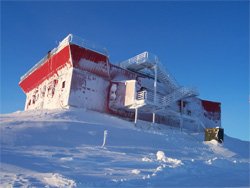 The Polar Environment Atmospheric Research Laboratory is located at Eureka, Nunavut on Ellesmere Island, at a latitude of 80 deg