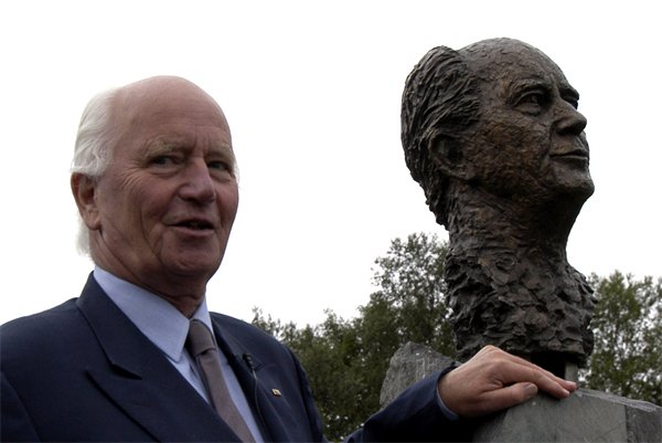 Thorvald Stoltenberg in Kirkenes (Barentsphoto.com)
